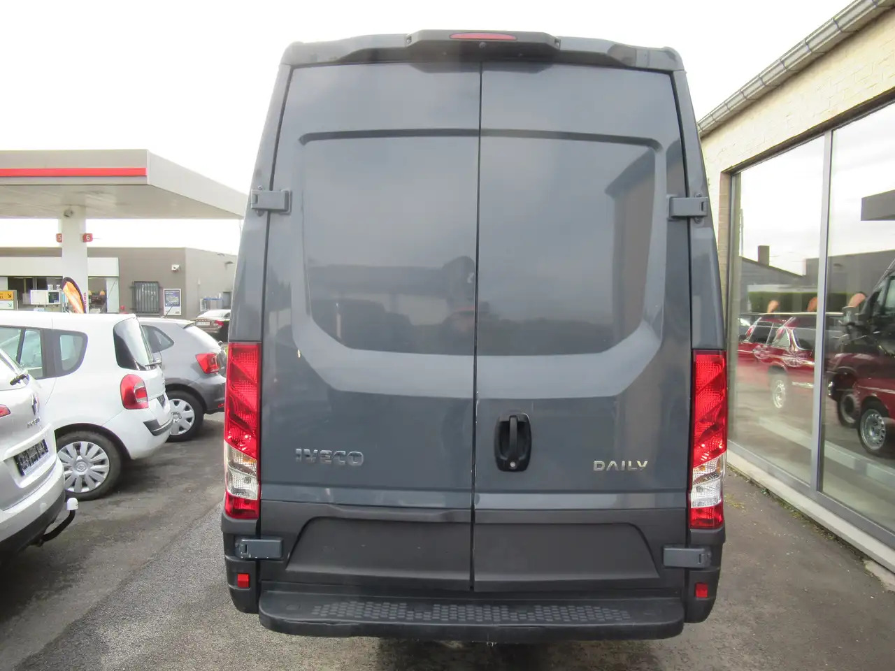 Iveco Daily L3h2 clim 23000€+tva/btw - Товарен бус: снимка 4 Iveco Daily L3h2 clim 23000€+tva/btw - Товарен бус: снимка 4