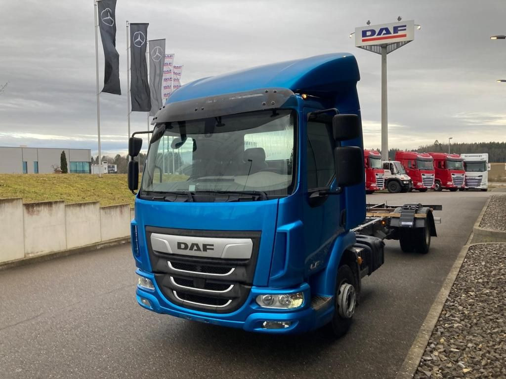 DAF LF 210 FA Standheizung / 5.00m Rd / 7.490kg - Камион с брезент: снимка 4 DAF LF 210 FA Standheizung / 5.00m Rd / 7.490kg - Камион с брезент: снимка 4