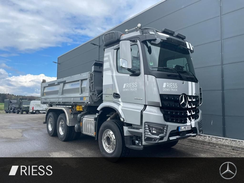 Mercedes-Benz Arocs 2653 K 6x4 - Самосвал камион: снимка 2 Mercedes-Benz Arocs 2653 K 6x4 - Самосвал камион: снимка 2