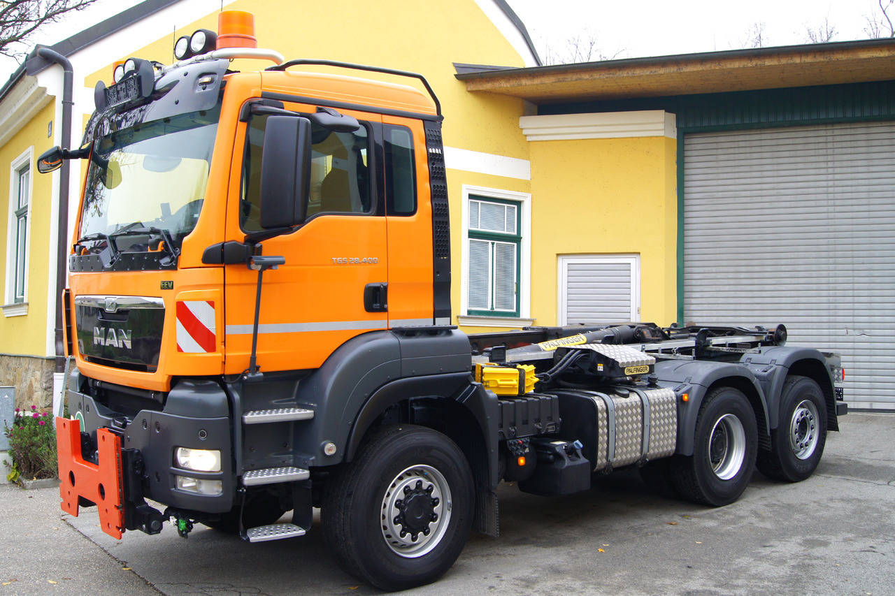 MAN TGS 28.400 BL 6x4-4/TÜV/PALIFT/Winterdienst/Salzstreuer/Streuer/Schneepflug - Самосвал камион: снимка 2 MAN TGS 28.400 BL 6x4-4/TÜV/PALIFT/Winterdienst/Salzstreuer/Streuer/Schneepflug - Самосвал камион: снимка 2