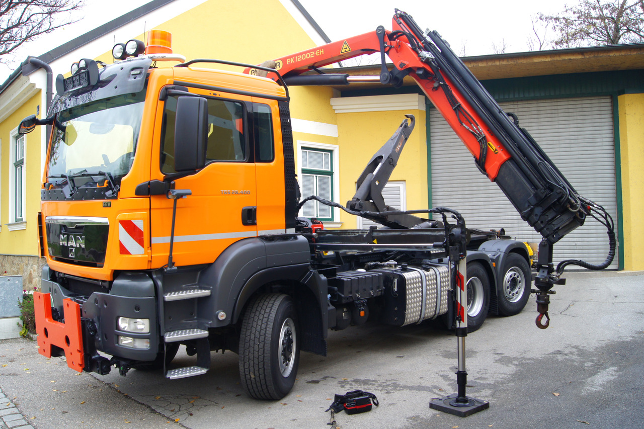 MAN TGS 28.400 BL 6x4-4/TÜV/PK12002/PALIFT/Winterdienst/Salzstreuer/Streuer/Schneepflug - Камион с кран: снимка 2 MAN TGS 28.400 BL 6x4-4/TÜV/PK12002/PALIFT/Winterdienst/Salzstreuer/Streuer/Schneepflug - Камион с кран: снимка 2