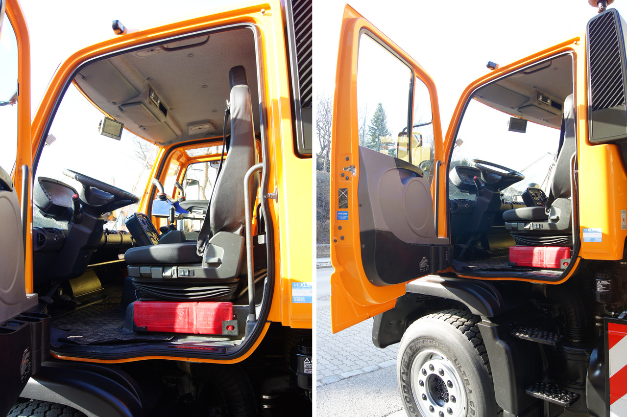 Interior photo 1: Самосвал камион MERCEDES-BENZ Unimog U 400/Hydrostat/Mähtür +MULAG MHU 800