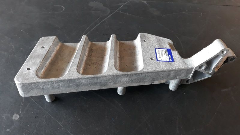 VOLVO FOOT PLATE - 84220613 - Cтъпало за Камион: снимка 1 VOLVO FOOT PLATE - 84220613 - Cтъпало за Камион: снимка 1