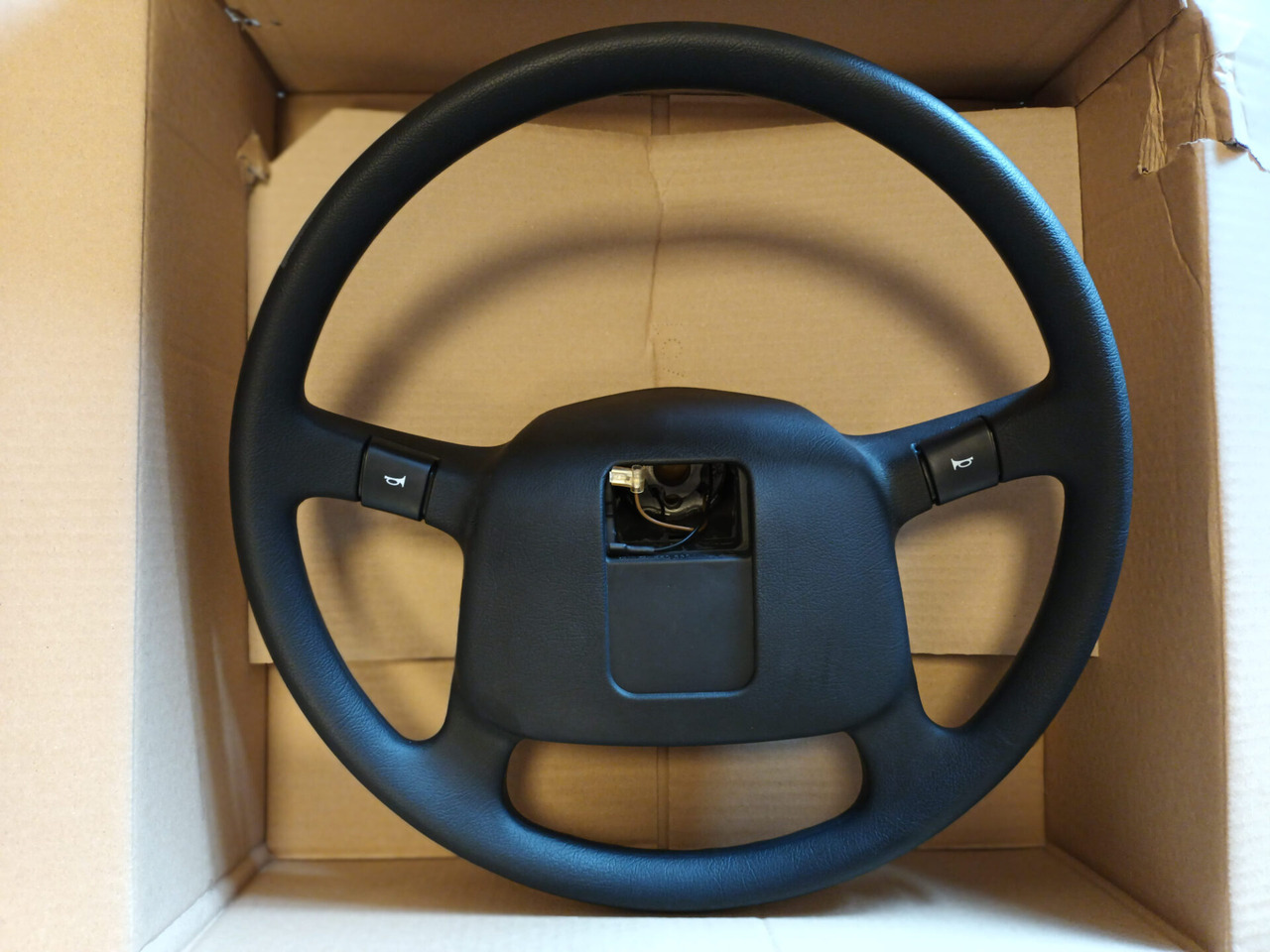 VOLVO STEERING WEEL - 1062027 - Волан за Камион: снимка 1 VOLVO STEERING WEEL - 1062027 - Волан за Камион: снимка 1