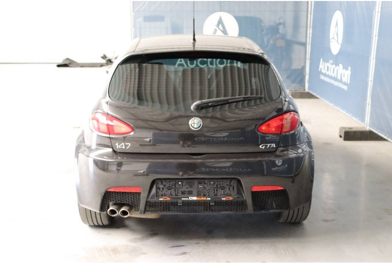 Alfa Romeo 147 3.2i V6 24v GTA - Седан: снимка 5 Alfa Romeo 147 3.2i V6 24v GTA - Седан: снимка 5