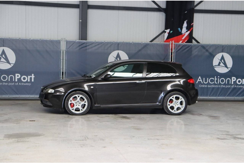 Alfa Romeo 147 3.2i V6 24v GTA - Седан: снимка 1 Alfa Romeo 147 3.2i V6 24v GTA - Седан: снимка 1