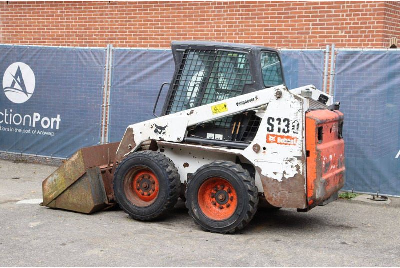 Bobcat S130 - Колесен товарач: снимка 3 Bobcat S130 - Колесен товарач: снимка 3