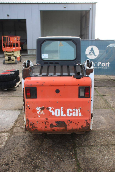 Bobcat S130 - Колесен товарач: снимка 4 Bobcat S130 - Колесен товарач: снимка 4