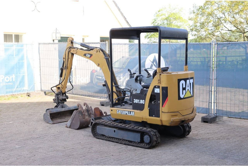 Caterpillar 301.8C - Мини багер: снимка 3 Caterpillar 301.8C - Мини багер: снимка 3