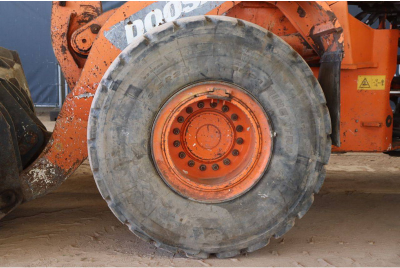 Колесен товарач Doosan DL300: снимка 15