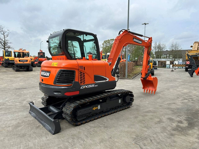 Doosan DX55-9C - Верижен багер: снимка 4 Doosan DX55-9C - Верижен багер: снимка 4