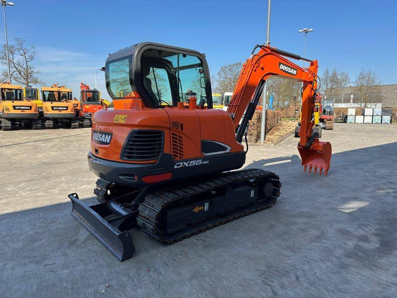 Doosan DX55-9C - Верижен багер: снимка 4 Doosan DX55-9C - Верижен багер: снимка 4