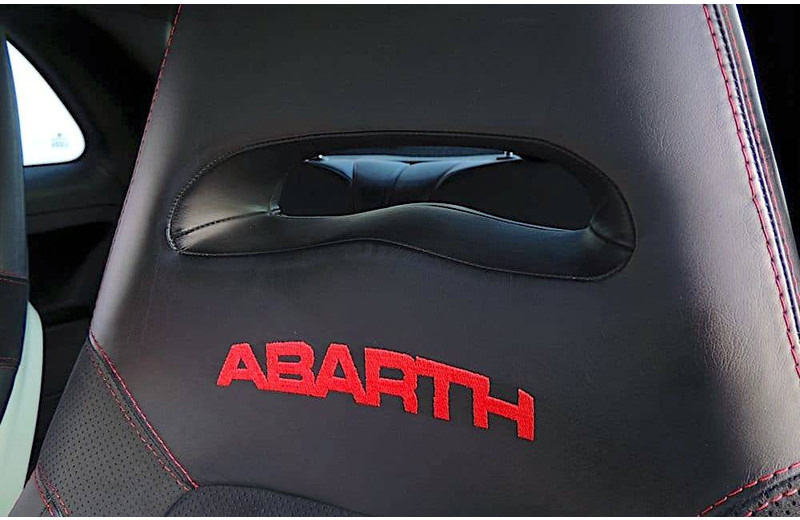 Fiat 500 Abarth Tributo Ferrari (limited 142/200) - Седан: снимка 5 Fiat 500 Abarth Tributo Ferrari (limited 142/200) - Седан: снимка 5
