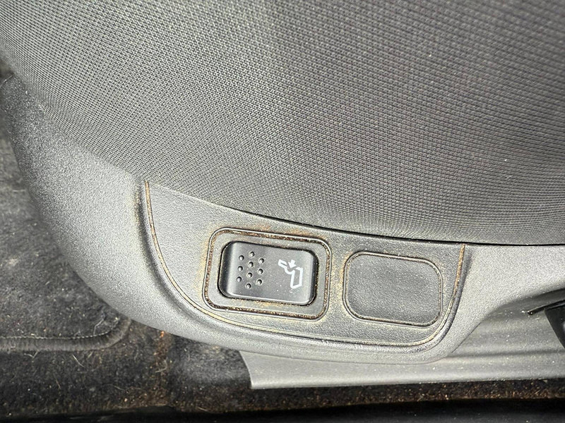 Седан Fiat 500L (I) Living _ 1.6 MultiJet 16v: снимка 14