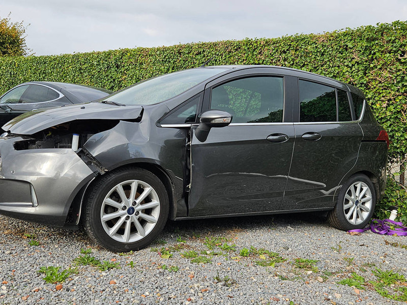 Ford B-Max 1.6 Ti-VCT Powershift - Седан: снимка 2 Ford B-Max 1.6 Ti-VCT Powershift - Седан: снимка 2