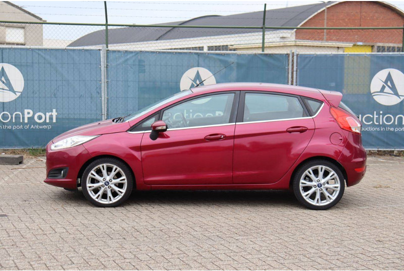 Ford Fiesta - Седан: снимка 2 Ford Fiesta - Седан: снимка 2