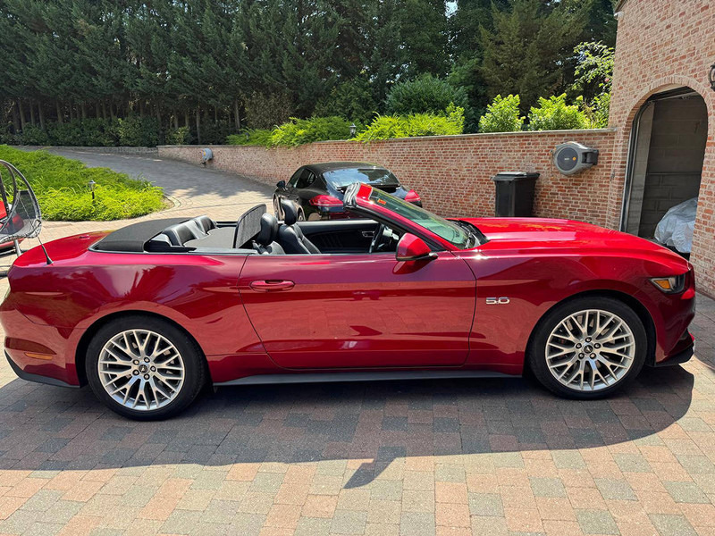 Ford Mustang GT Convertible - Седан: снимка 4 Ford Mustang GT Convertible - Седан: снимка 4