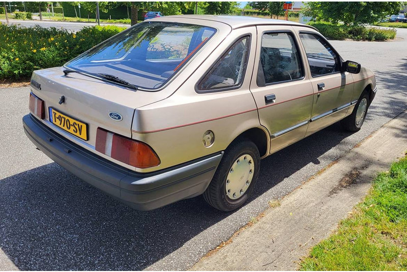Ford Sierra 1.3 - Седан: снимка 4 Ford Sierra 1.3 - Седан: снимка 4