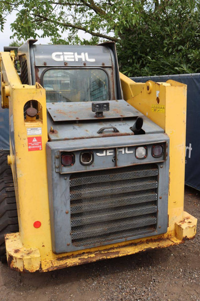Колесен товарач Gehl R260: снимка 18