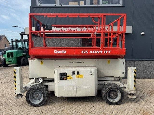 Genie GS4069RT - Ножична работна платформа: снимка 2 Genie GS4069RT - Ножична работна платформа: снимка 2