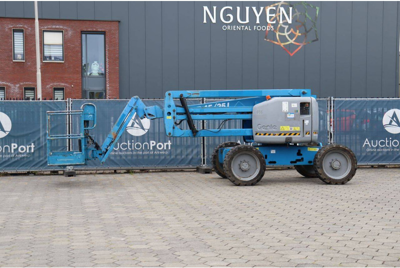 Genie Z-45/25J - Артикулираща платформа: снимка 1 Genie Z-45/25J - Артикулираща платформа: снимка 1