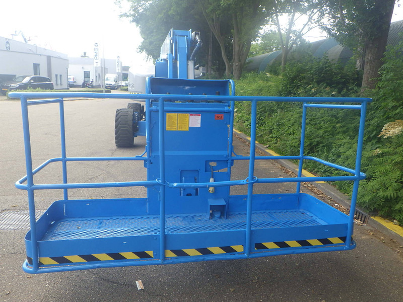 Genie Z-80/60 - Телескопична платформа: снимка 4 Genie Z-80/60 - Телескопична платформа: снимка 4