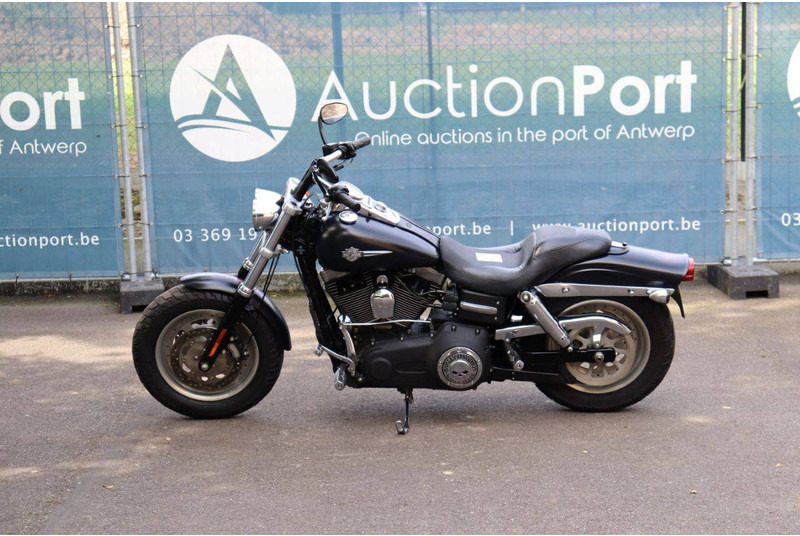 Harley-Davidson Dyna Fat Bob - Мотоциклет: снимка 2 Harley-Davidson Dyna Fat Bob - Мотоциклет: снимка 2