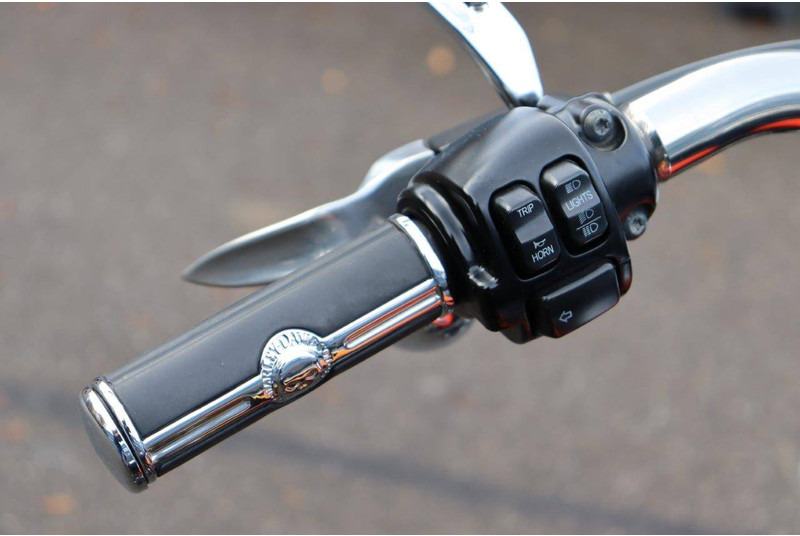Мотоциклет Harley-Davidson Dyna Wide Glide: снимка 16