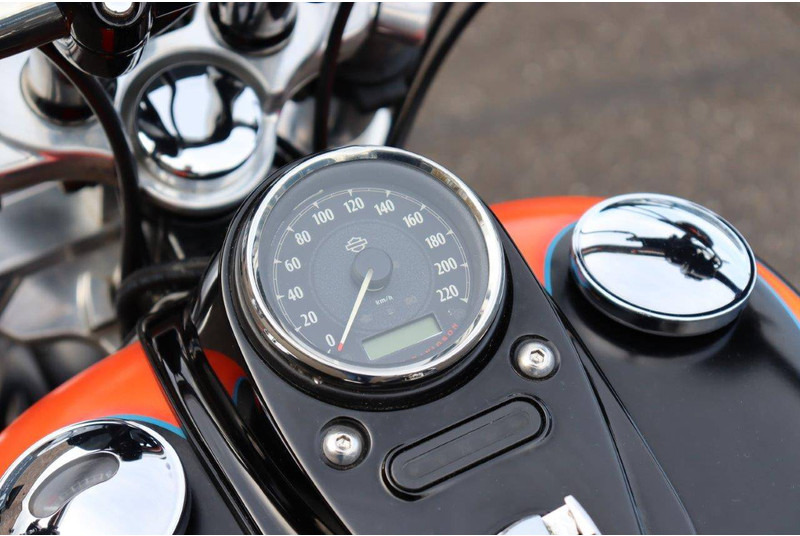 Мотоциклет Harley-Davidson Dyna Wide Glide: снимка 15
