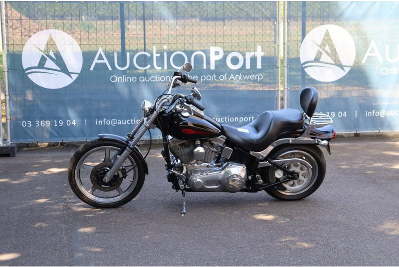 Harley-Davidson Softail Custom - Мотоциклет: снимка 1 Harley-Davidson Softail Custom - Мотоциклет: снимка 1