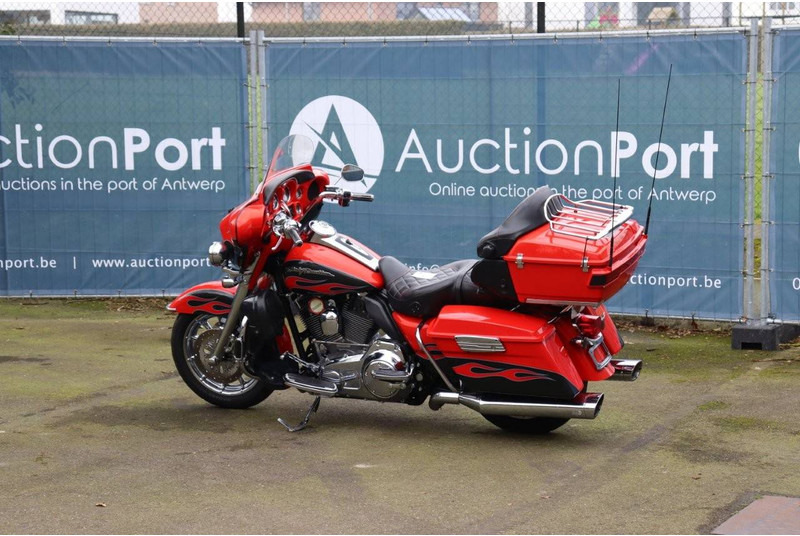 Harley-Davidson Ultra Classic CVO - Мотоциклет: снимка 3 Harley-Davidson Ultra Classic CVO - Мотоциклет: снимка 3