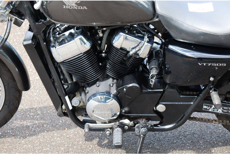 Мотоциклет Honda VT750: снимка 13