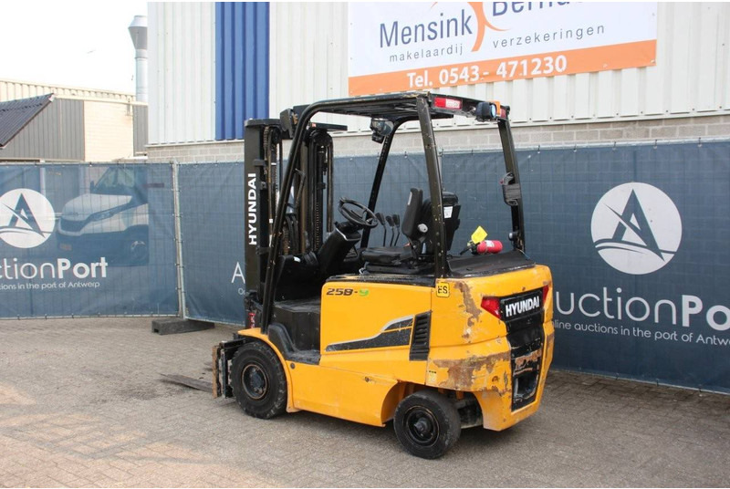 Hyundai 25B-9 - Електрокар: снимка 3 Hyundai 25B-9 - Електрокар: снимка 3