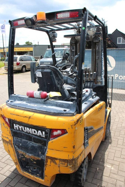 Hyundai 25B-9 - Електрокар: снимка 5 Hyundai 25B-9 - Електрокар: снимка 5
