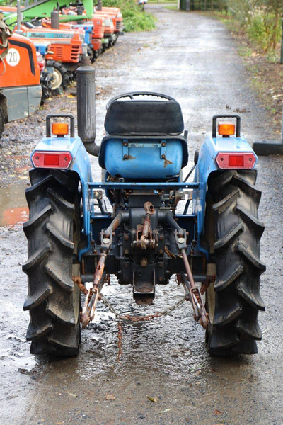 Iseki TU1900 - Трактор: снимка 5 Iseki TU1900 - Трактор: снимка 5