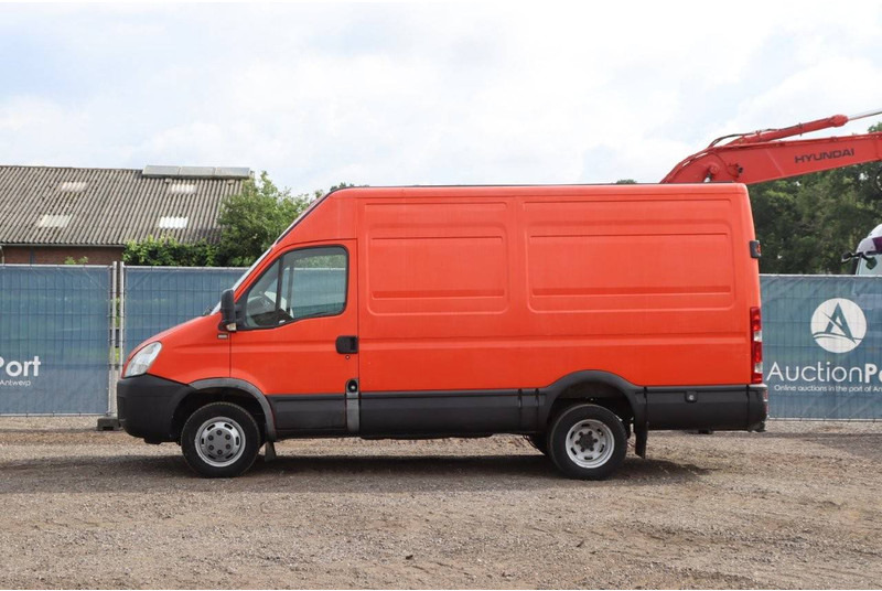 Iveco Daily 35J12B43A - Товарен бус: снимка 2 Iveco Daily 35J12B43A - Товарен бус: снимка 2