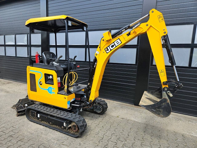 JCB 19C-1 E - Мини багер: снимка 4 JCB 19C-1 E - Мини багер: снимка 4