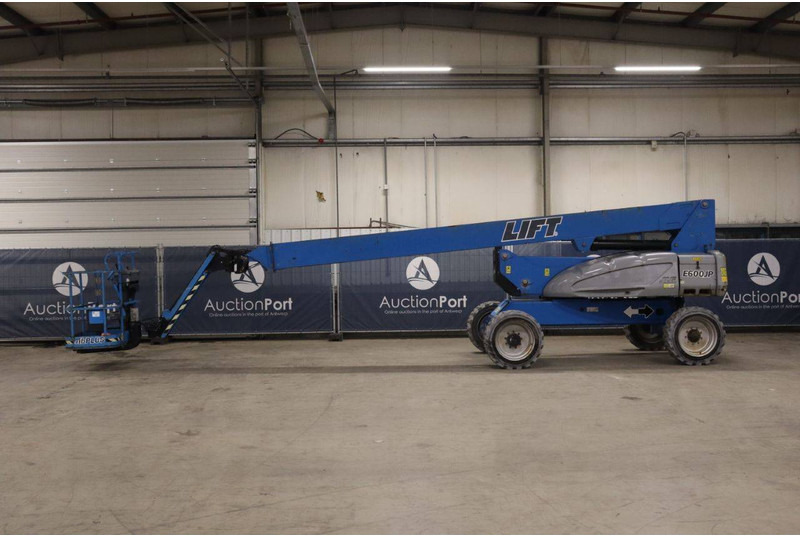 JLG E600JP - Телескопична платформа: снимка 2 JLG E600JP - Телескопична платформа: снимка 2