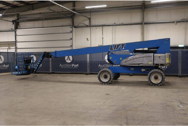 JLG E600JP - Телескопична платформа: снимка 3 JLG E600JP - Телескопична платформа: снимка 3