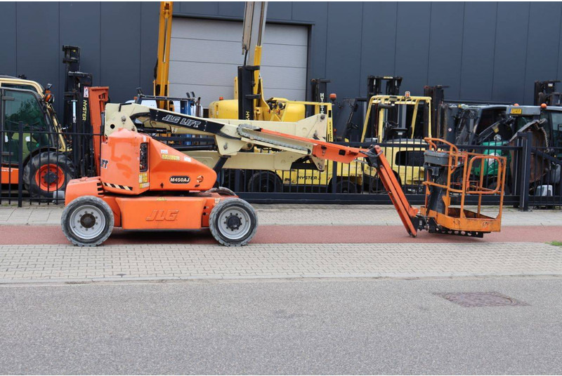 JLG M450AJ - Артикулираща платформа: снимка 1 JLG M450AJ - Артикулираща платформа: снимка 1