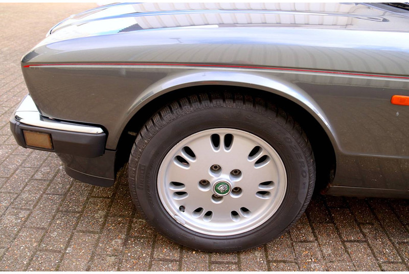 Jaguar XJ-12 - Седан: снимка 5 Jaguar XJ-12 - Седан: снимка 5