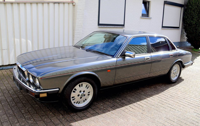 Jaguar XJ-12 - Седан: снимка 1 Jaguar XJ-12 - Седан: снимка 1