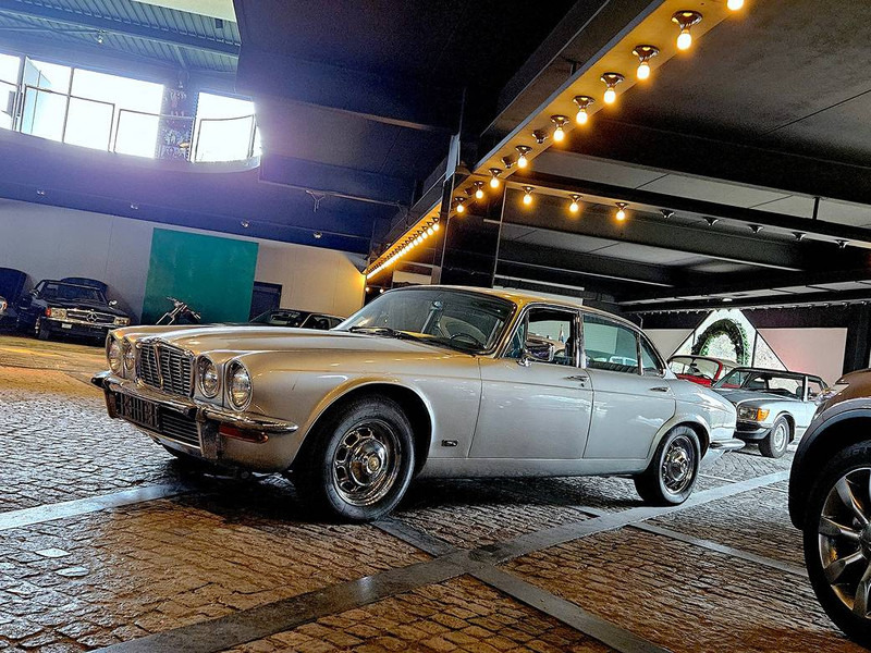Jaguar XJ (series II) 4.2 Automatic - Седан: снимка 2 Jaguar XJ (series II) 4.2 Automatic - Седан: снимка 2