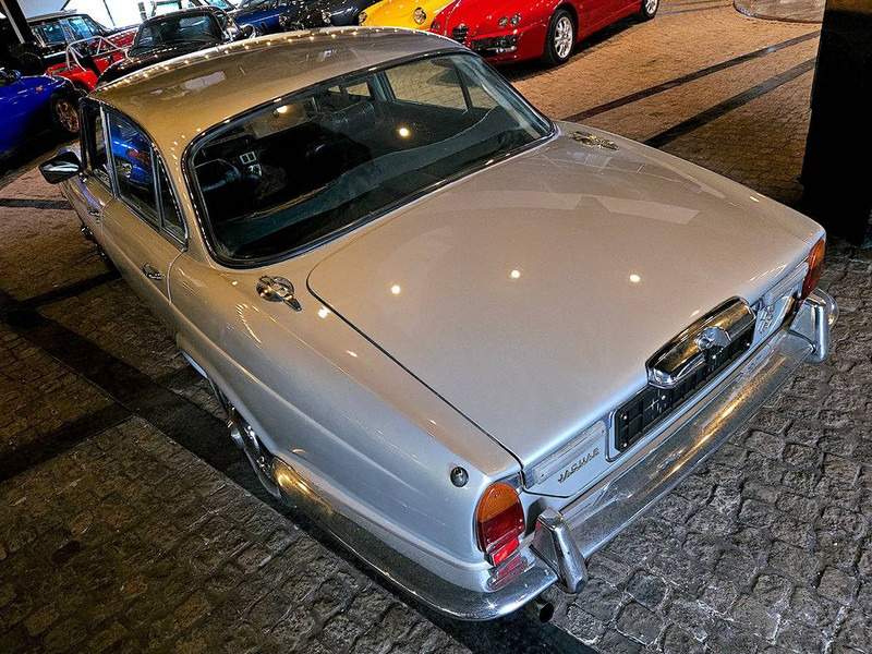 Jaguar XJ (series II) 4.2 Automatic - Седан: снимка 3 Jaguar XJ (series II) 4.2 Automatic - Седан: снимка 3