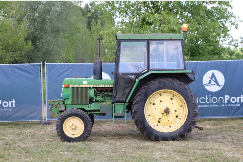 John Deere 2130 - Трактор: снимка 2 John Deere 2130 - Трактор: снимка 2