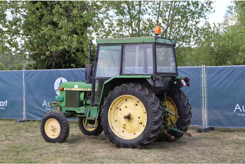 John Deere 2130 - Трактор: снимка 3 John Deere 2130 - Трактор: снимка 3