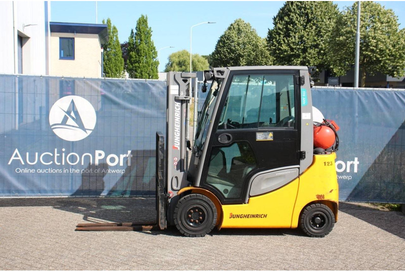 Jungheinrich TFG 320S - Газокар: снимка 1 Jungheinrich TFG 320S - Газокар: снимка 1
