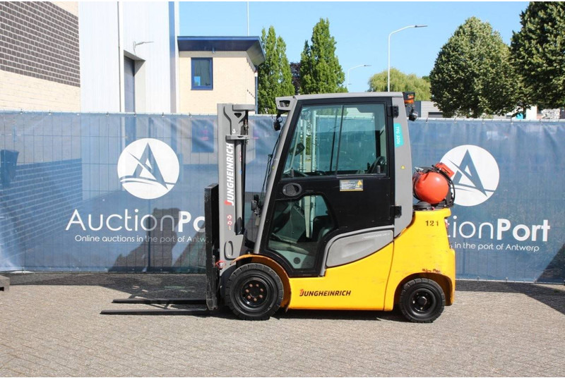 Jungheinrich TFG 320S - Газокар: снимка 2 Jungheinrich TFG 320S - Газокар: снимка 2