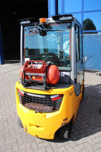 Jungheinrich TFG 320S - Газокар: снимка 5 Jungheinrich TFG 320S - Газокар: снимка 5