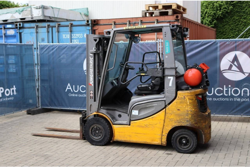 Jungheinrich TFG 320s - Газокар: снимка 3 Jungheinrich TFG 320s - Газокар: снимка 3